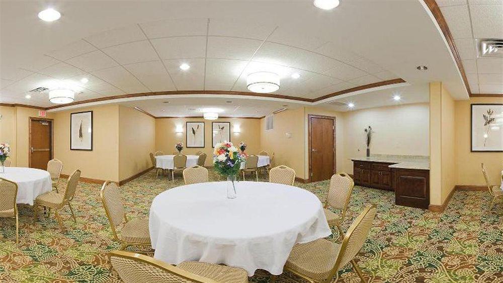 Holiday Inn Express & Suites Fredericksburg By Ihg Zewnętrze zdjęcie