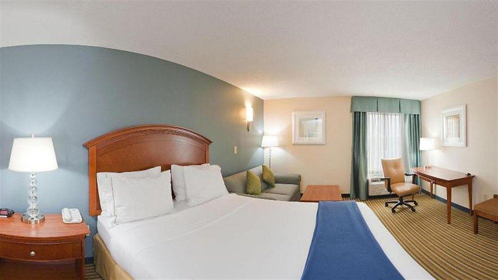 Holiday Inn Express & Suites Fredericksburg By Ihg Zewnętrze zdjęcie