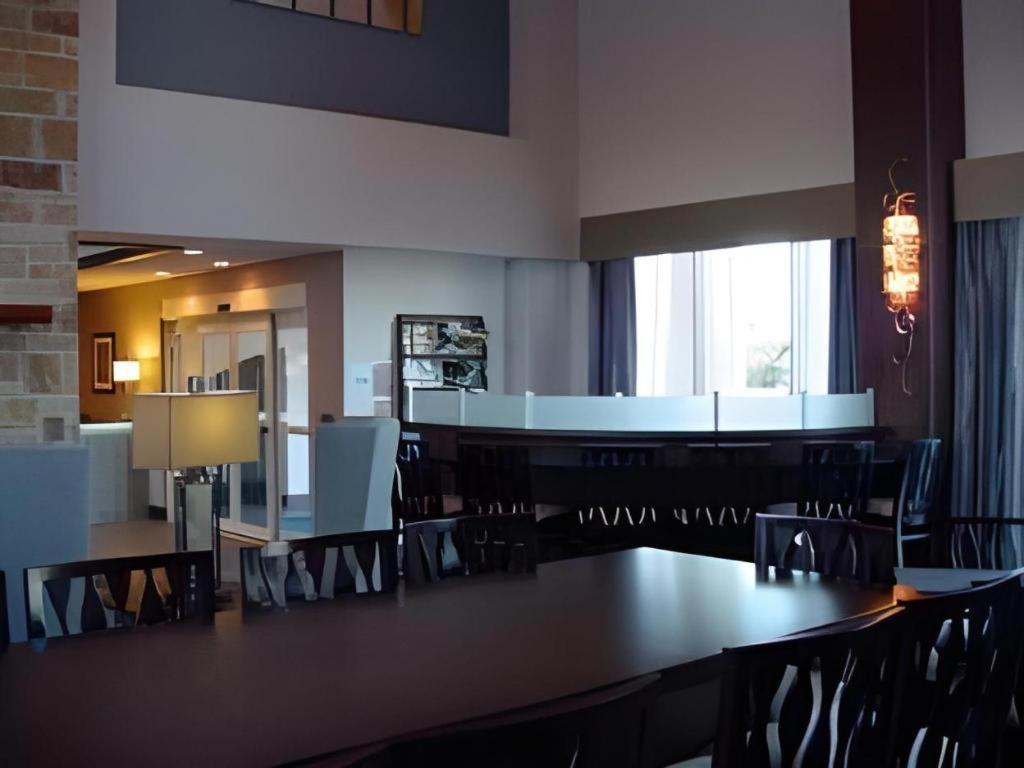 Holiday Inn Express & Suites Fredericksburg By Ihg Zewnętrze zdjęcie