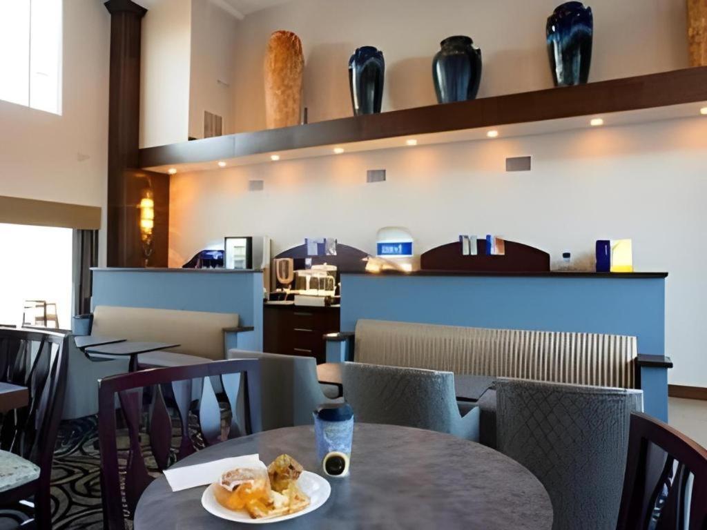 Holiday Inn Express & Suites Fredericksburg By Ihg Zewnętrze zdjęcie