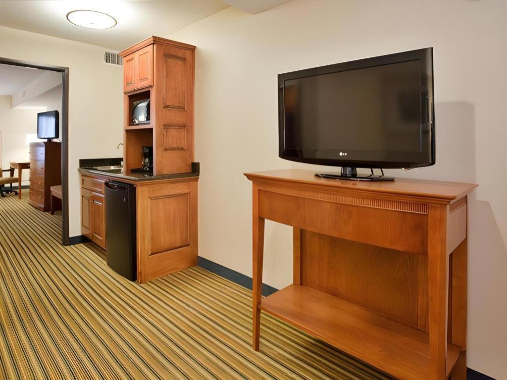 Holiday Inn Express & Suites Fredericksburg By Ihg Zewnętrze zdjęcie