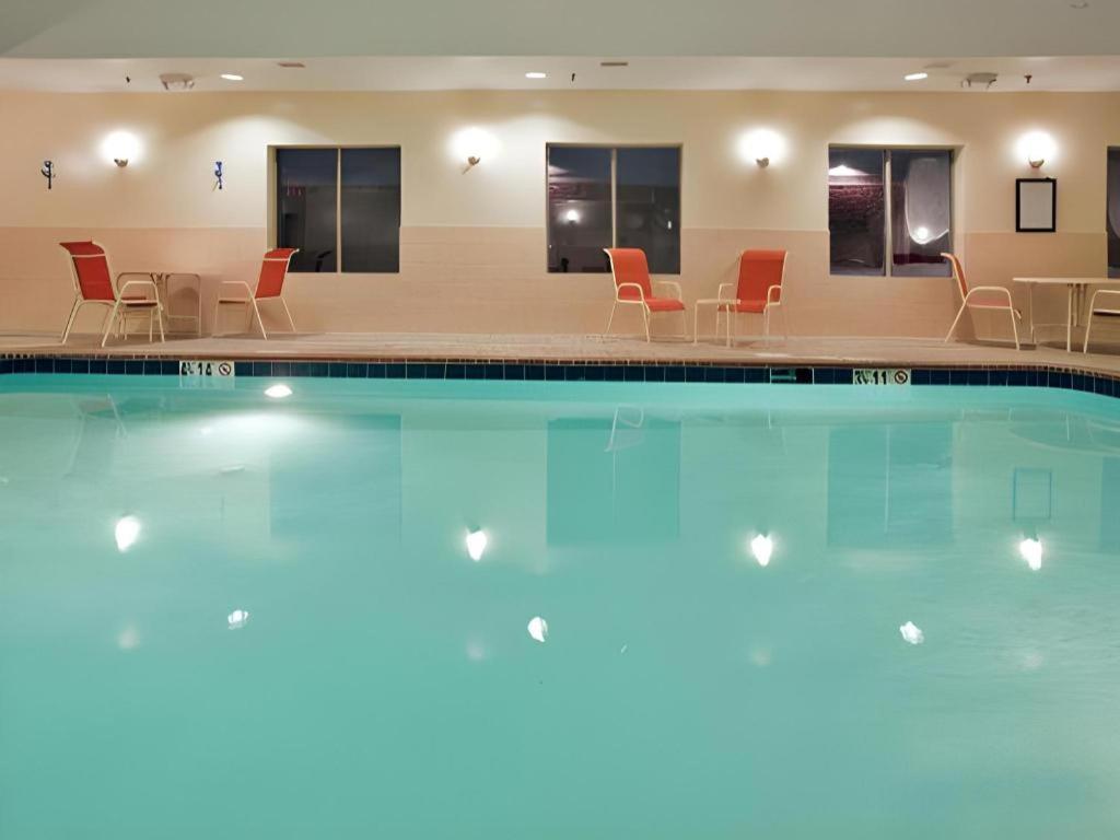 Holiday Inn Express & Suites Fredericksburg By Ihg Zewnętrze zdjęcie
