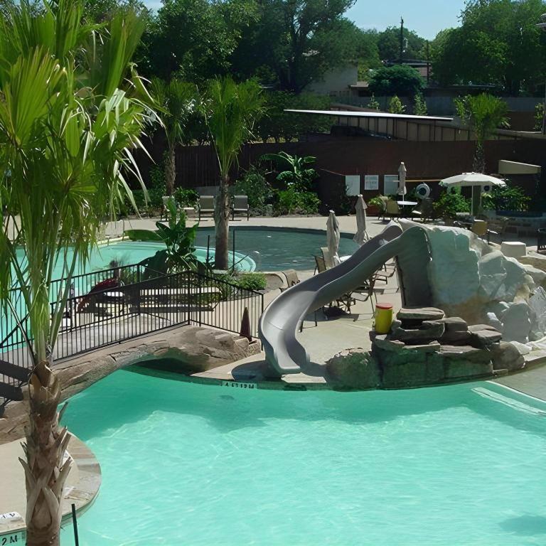 Holiday Inn Express & Suites Fredericksburg By Ihg Zewnętrze zdjęcie