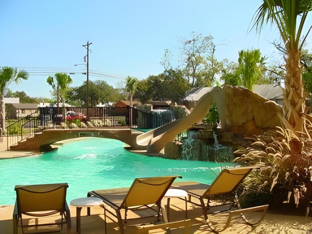 Holiday Inn Express & Suites Fredericksburg By Ihg Zewnętrze zdjęcie