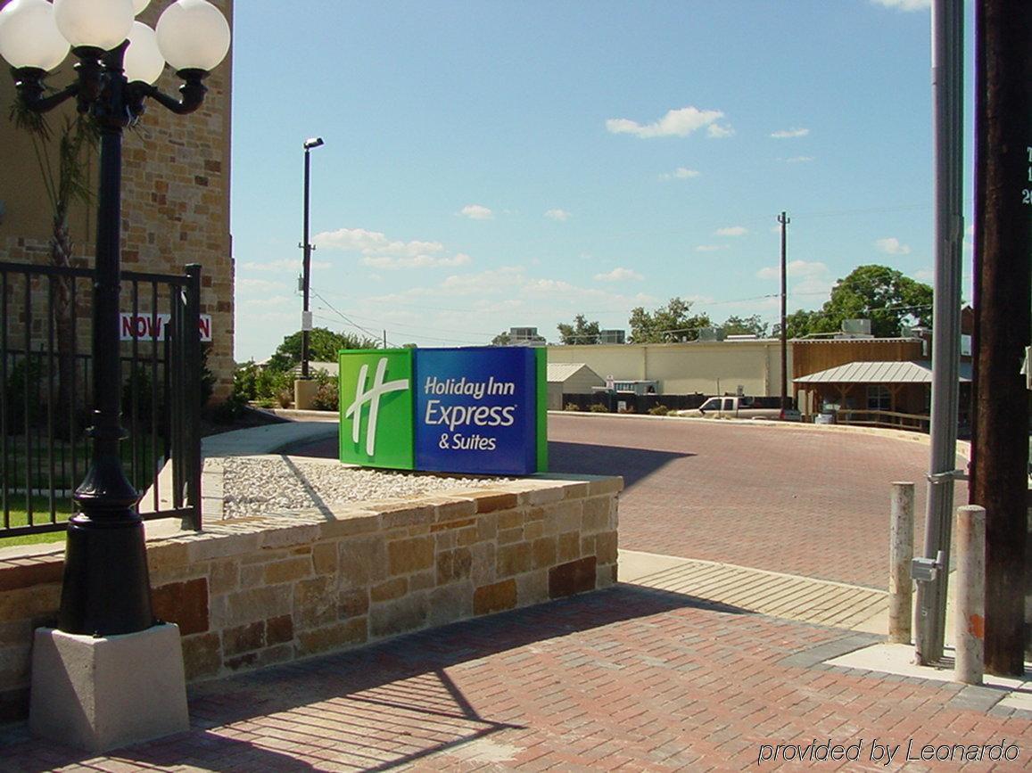 Holiday Inn Express & Suites Fredericksburg By Ihg Zewnętrze zdjęcie