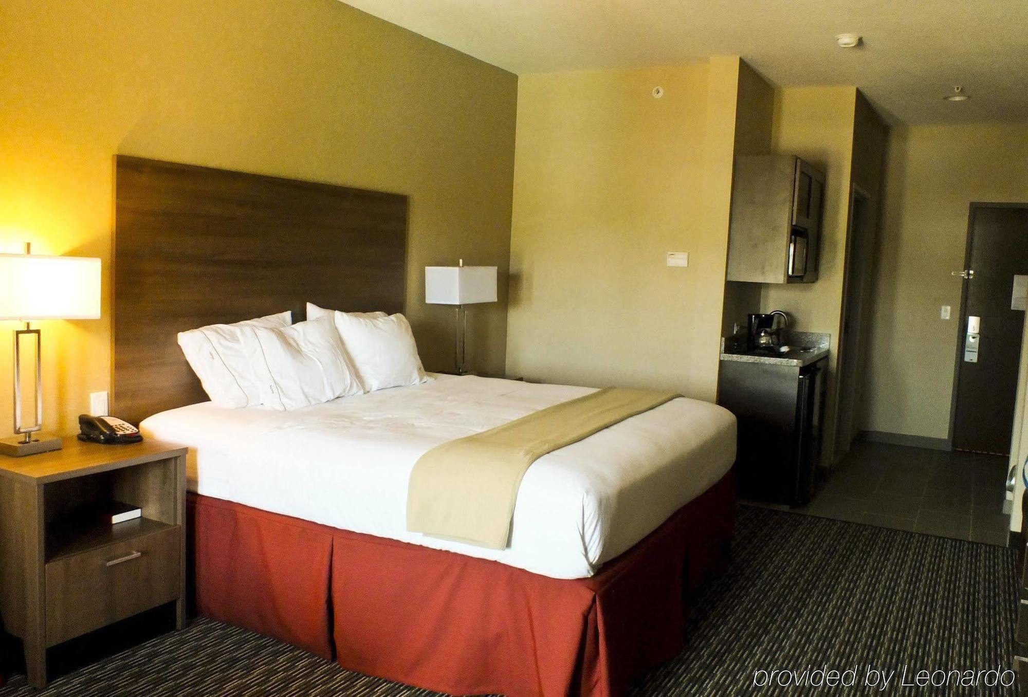 Holiday Inn Express & Suites Fredericksburg By Ihg Pokój zdjęcie